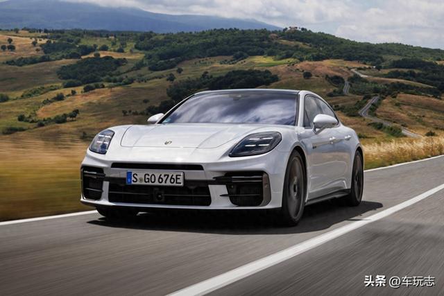 2025款保时捷Panamera Turbo S混动版时速突破200英里 -图1