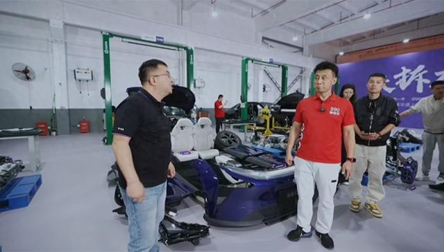 极越01焕新款VS迈巴赫S600，实际拆解谁更好？新能源有没有胜算？ 