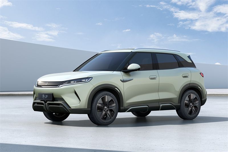 奔驰GLA：不到30万买豪华品牌SUV！选它还是宝马X1？ 