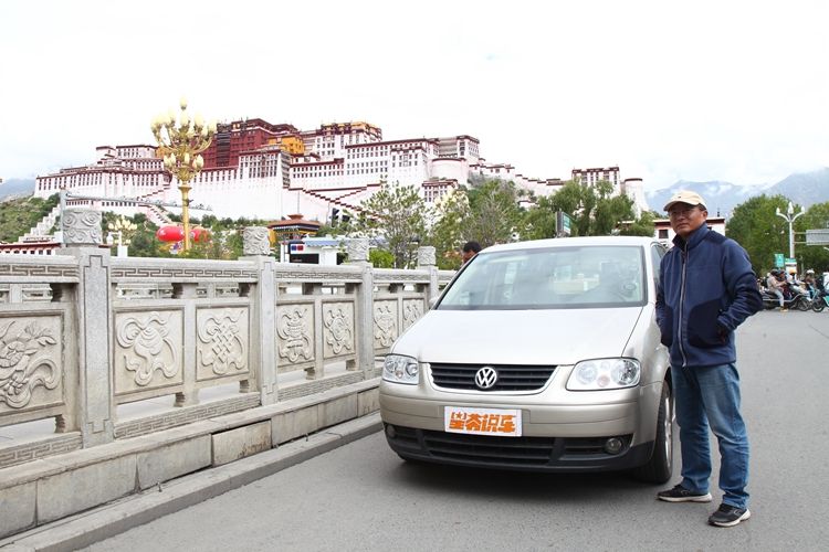 奔驰E260 Coupe双门轿跑：不仅仅是速度，还有风格