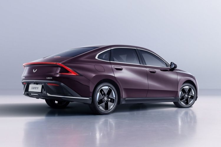 2022款红旗HS5，10万出头体验国产大空间SUV 